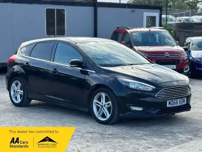 Used Ford Focus Zetec 120 HP (88 kW) 2016 Black Hatchback