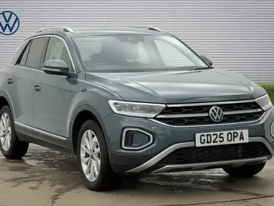 Begagnad VW T-Roc Style 150 HK (110 kW) 2025 Blå SUV