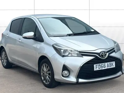 Used Toyota Yaris 99 HP (72 kW) 2016 Silver Hatchback