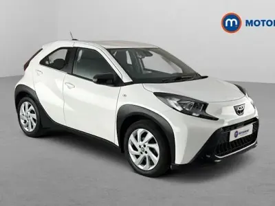 Used Toyota Aygo X PURE 72 HP (52 kW) 2023 White SUV