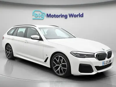 Begagnad BMW 520 M Sport 190 HK (139 kW) 2021 Vit Kombi