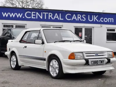 Begagnad Ford Escort Cabriolet SE 1986 Vit Cab