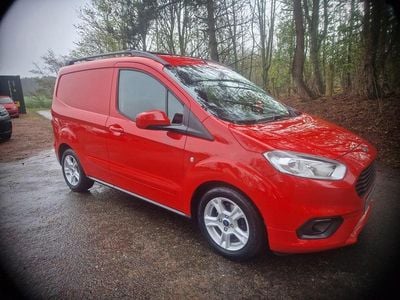 Begagnad Ford Transit Limited 100 HK (73 kW) 2023 Röd Van