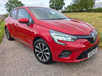 Used Renault Clio Iconic 100 HP (73 kW) 2020 Hatchback