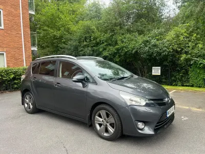 Used Toyota Verso 112 HP (82 kW) 2015 Grey MPV