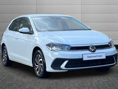 Used VW Polo Life 80 HP (58 kW) 2024 Pure white Hatchback