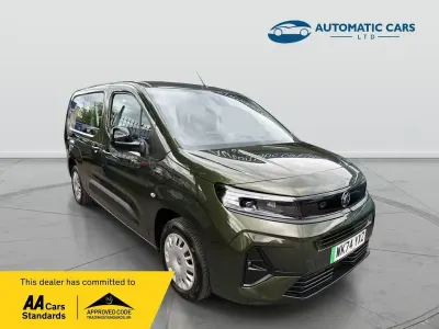 Used Vauxhall Combo Design Edition 100 kW (136 HP) 2025 Green MPV
