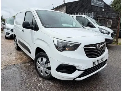 Used Vauxhall Combo Sportive 100 HP (73 kW) 2020 White MPV
