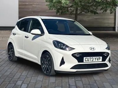Used Hyundai i10 Premium 67 HP (49 kW) 2023 White Hatchback