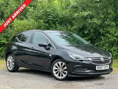 Used Vauxhall Astra Design Edition 105 HP (77 kW) 2017 Black Hatchback