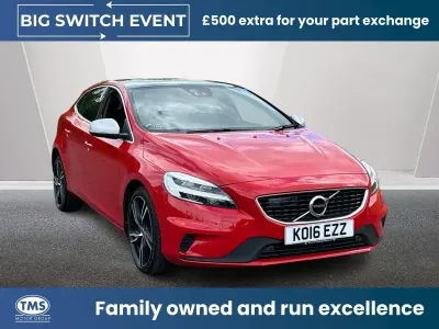 Begagnad Volvo V40 R-Design 190 HK (139 kW) 2016 Röd Halvkombi