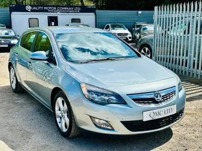 Używany Vauxhall Astra SRi 115 KM (84 kW) 2010 Srebrny Hatchback