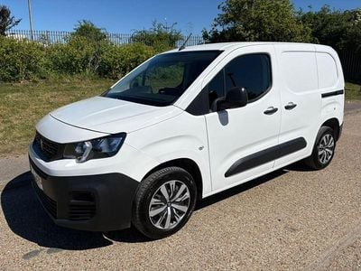 Begagnad Peugeot Partner 131 HK (96 kW) 2020 Vit Minibuss
