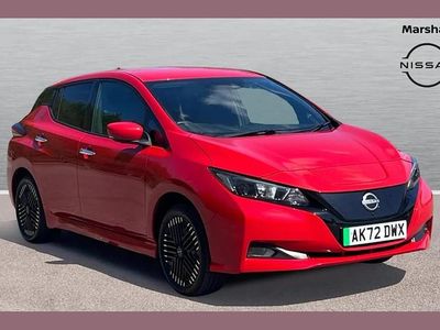 Begagnad Nissan Leaf N-Connecta 160 kW (218 HK) 2022 Röd Halvkombi