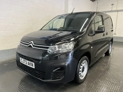 Usado Citroën Berlingo 100 HP (73 kW) 2023 Preto Monovolume