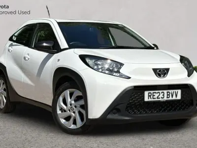 Usado Toyota Aygo X PURE 72 HP (52 kW) 2023 Branco SUV