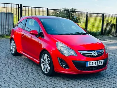 Usado Vauxhall Corsa SRi 100 HP (73 kW) 2014 Vermelho Citadino