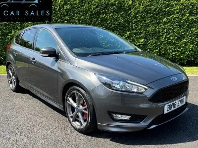Begagnad Ford Focus ST-Line X 182 HK (133 kW) 2018 Grå Halvkombi