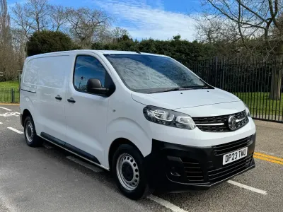 Gebraucht Vauxhall Vivaro S 100 PS (73 kW) 2023 Weiß Van / Kleinbus