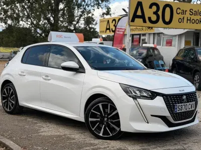 Used Peugeot 208 Allure 100 HP (73 kW) 2020 White Hatchback