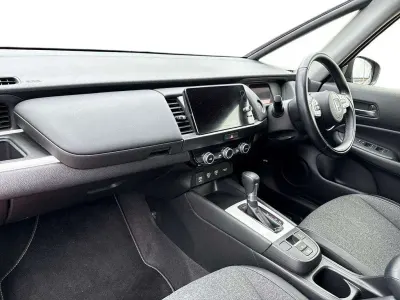 Używany Honda Jazz Hybrid 109 KM (80 kW) 2022 Czerwony Hatchback