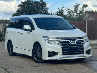 Used Nissan Elgrand 2017 White MPV