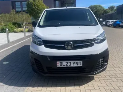 Used Vauxhall Vivaro 101 HP (74 kW) 2023 White MPV