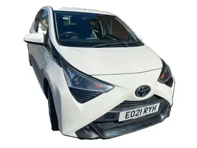 Używany Toyota Aygo X-play 71 KM (52 kW) 2021 Biały Hatchback