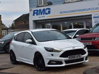 Used Ford Focus ST 250 HP (183 kW) 2016 White Hatchback