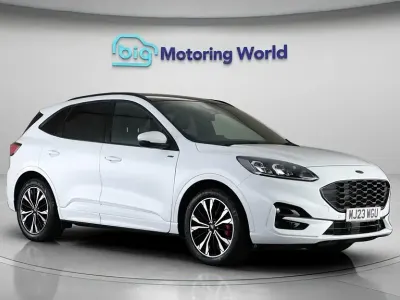 Begagnad Ford Kuga ST-Line X 150 HK (110 kW) 2023 Vit SUV