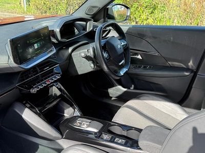 Second-hand Peugeot 2008 GT 129 CP (94 kW) 2023 Roșu SUV