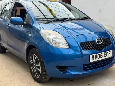 Używany Toyota Yaris T3 85 KM (62 kW) 2006 Niebieski Hatchback