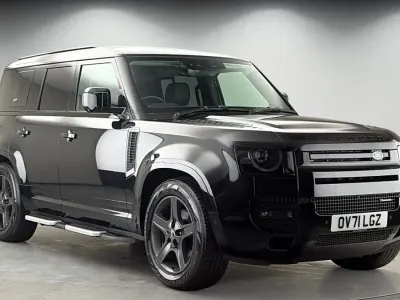 Used Land Rover Defender SE Dynamic 250 HP (183 kW) 2021 Santorini black SUV