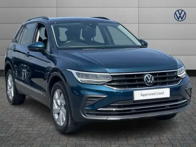Używany VW Tiguan Life 150 KM (110 kW) 2023 Niebieski SUV
