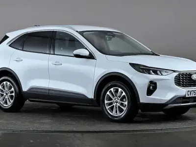 Usado Ford Kuga Titanium 150 HP (110 kW) 2025 Branco SUV