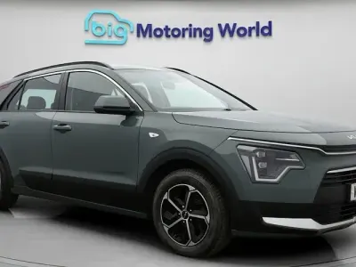 Usado Kia Niro 141 HP (103 kW) 2023 Verde SUV