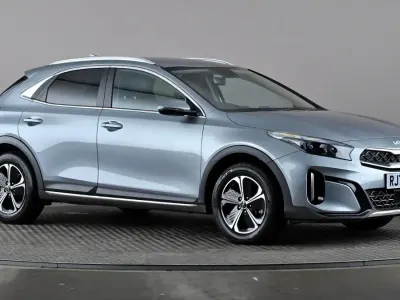 Usado Kia XCeed 139 HP (102 kW) 2022 Prateado SUV