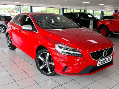 Begagnad Volvo V40 R-Design 152 HK (111 kW) 2018 Röd Kombi