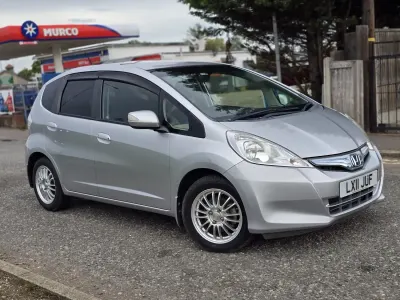Used Honda Fit Hybrid 117 HP (86 kW) 2011 Silver Hatchback