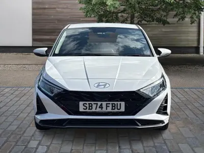 New Hyundai i20 Advanced 100 HP (73 kW) 2025 White Hatchback
