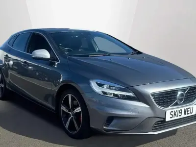 Usado Volvo V40 R-Design 122 CV (89 kW) 2019 Gris Utilitario