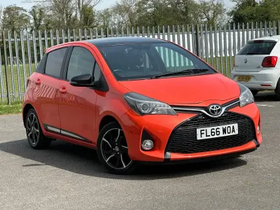 Used Toyota Yaris Edition 99 HP (72 kW) 2016 Orange Hatchback