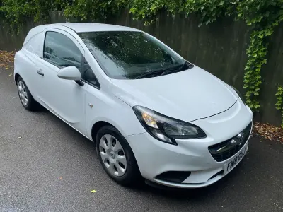 Used Vauxhall Corsa S 95 HP (69 kW) 2018 White Hatchback