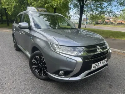 Używany Mitsubishi Outlander P-HEV 2017 Szary Kombi