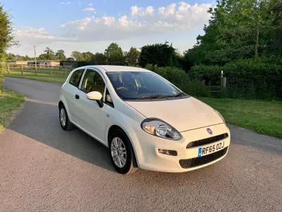Used Fiat Punto Pop 69 HP (50 kW) 2015 White Hatchback