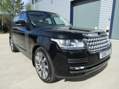 Używany Land Rover Range Rover Vogue SE 306 KM (225 kW) 2016 Czarny SUV
