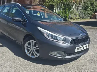 Begagnad Kia Ceed 2015 Silver Halvkombi