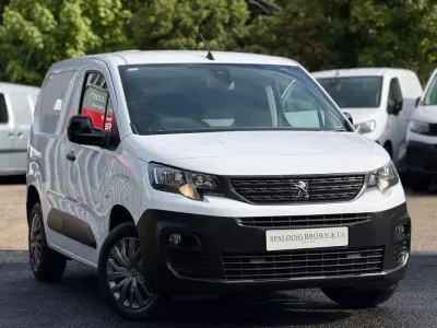 Used Peugeot Partner Premium 100 HP (73 kW) 2022 White MPV