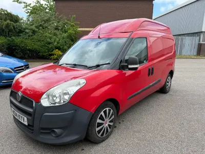 Używany Fiat Doblò 105 KM (77 kW) 2014 Czerwony Minivan