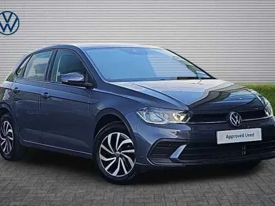 Usado VW Polo Life 95 HP (69 kW) 2024 Cinzento Citadino